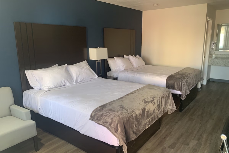 Make Your Road Trip Memorable with a Stay at GreenTree Inn Holbrook